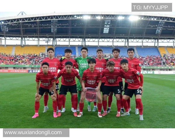 广州足球队的崛起与挑战:探寻球队背后的力量与未来发展之路 广州足球队的崛起与挑战:探寻球队背后的力量与未来发展之路