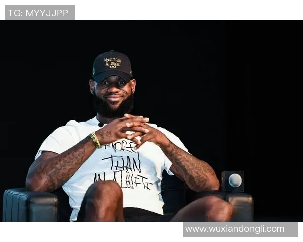 詹姆斯观看足球明星精彩瞬间视频分享与感悟