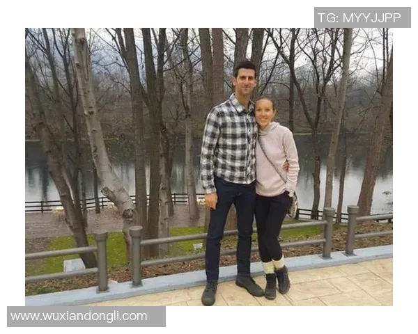 足球明星与妻子甜蜜合照展现幸福生活瞬间的精彩瞬间 足球明星与妻子甜蜜合照展现幸福生活瞬间的精彩瞬间